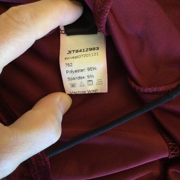 Women’s Burgundy Velour Sleeveless Cropped Cami Top Size Large - Picture 6 of 6